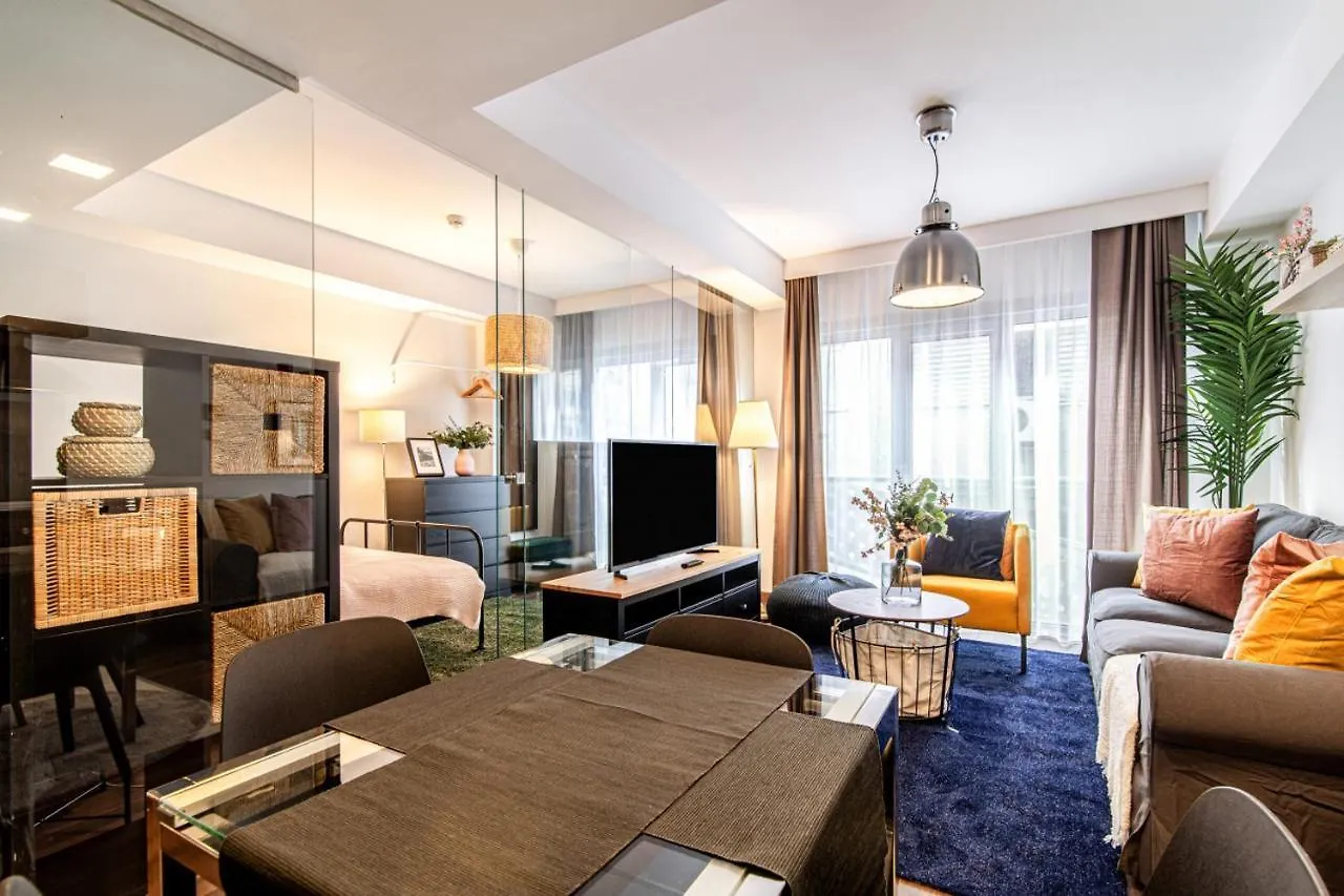 Fully Furnished Flat With Balcony In Sisli Apartment Istanbul